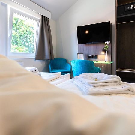 B M Hotel Im Ludwig- Harms- Haus Херманнсбург Экстерьер фото