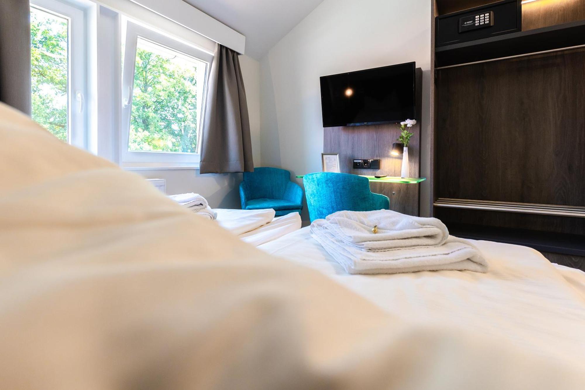 B M Hotel Im Ludwig- Harms- Haus Херманнсбург Экстерьер фото
