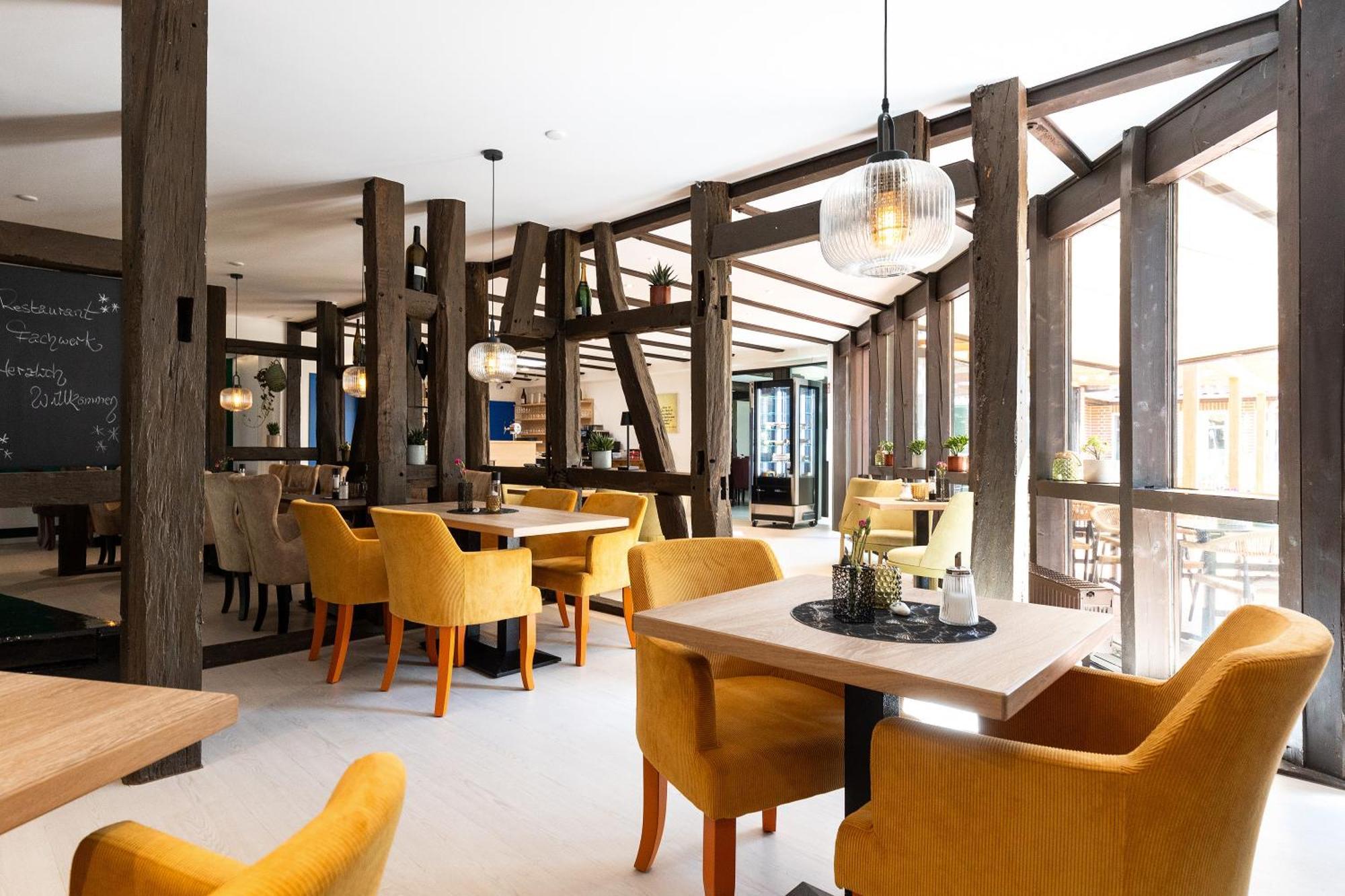 B M Hotel Im Ludwig- Harms- Haus Херманнсбург Экстерьер фото